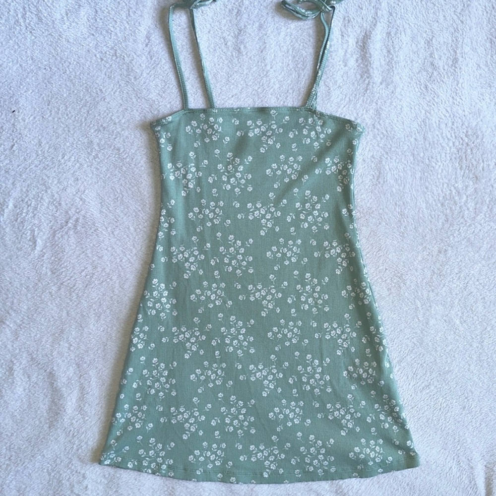 FOREVER 21 GREEN MINI DRESS